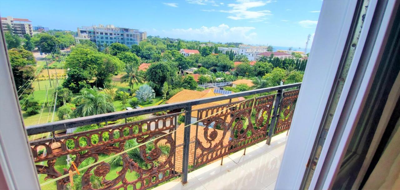 Spacious Apartment Near The Beach In Masaki Darüsselam Dış mekan fotoğraf