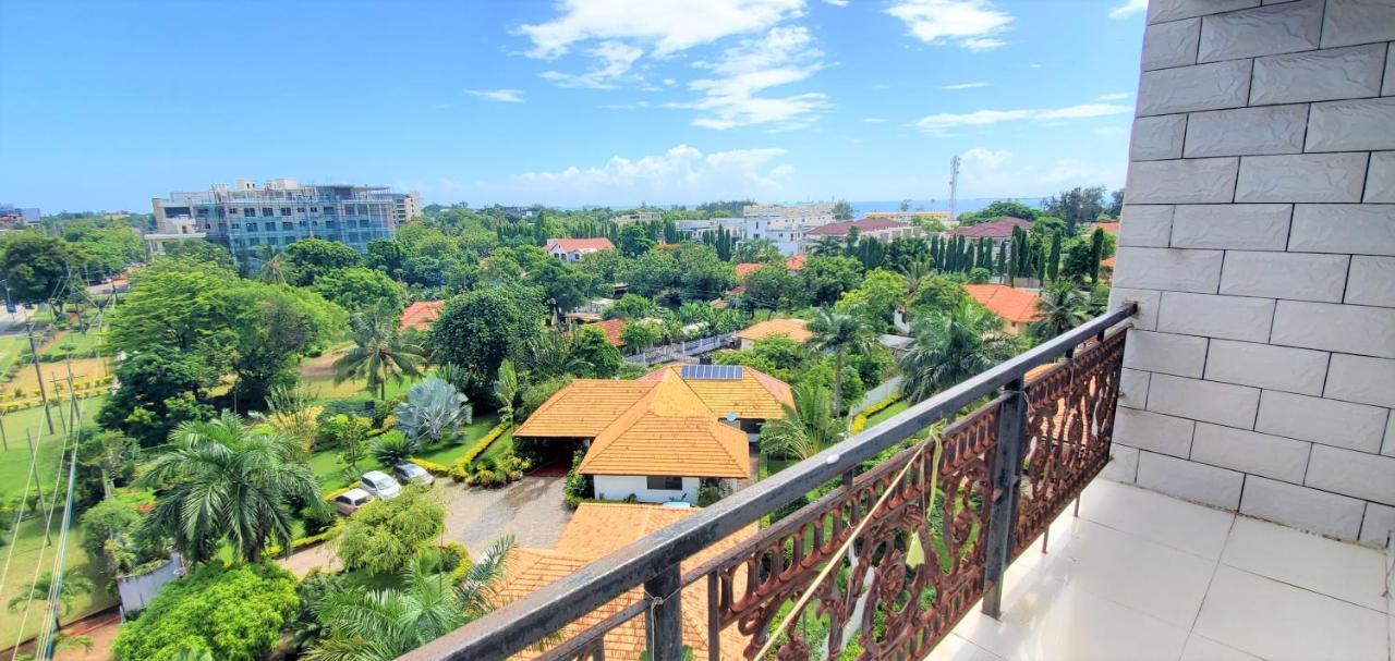 Spacious Apartment Near The Beach In Masaki Darüsselam Dış mekan fotoğraf